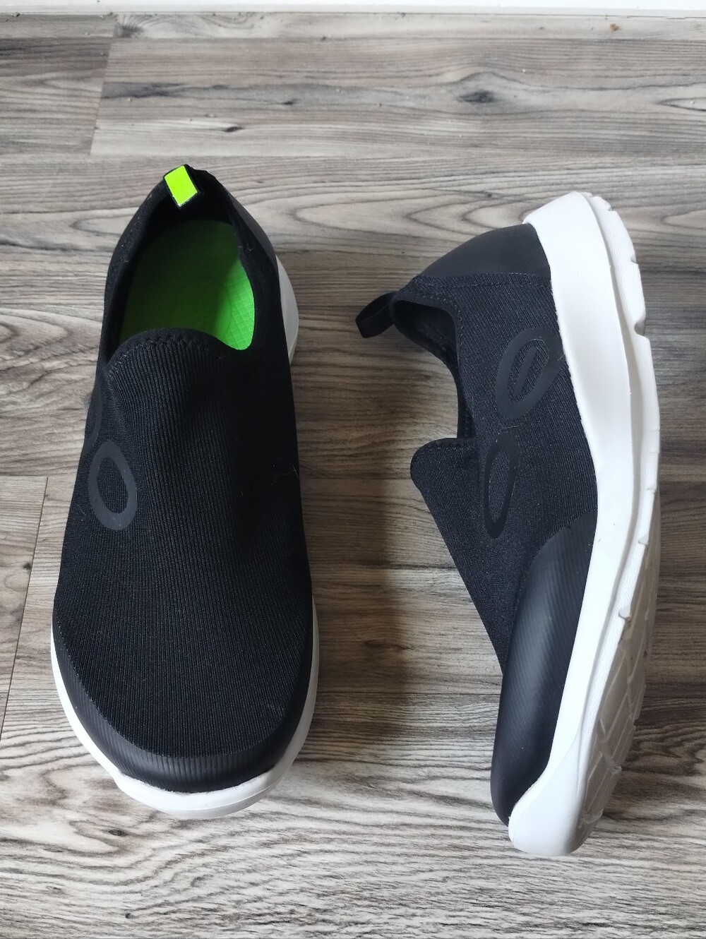 OOFOS Oomg Sport Black Slip-On Sneaker Women's Size 9.5